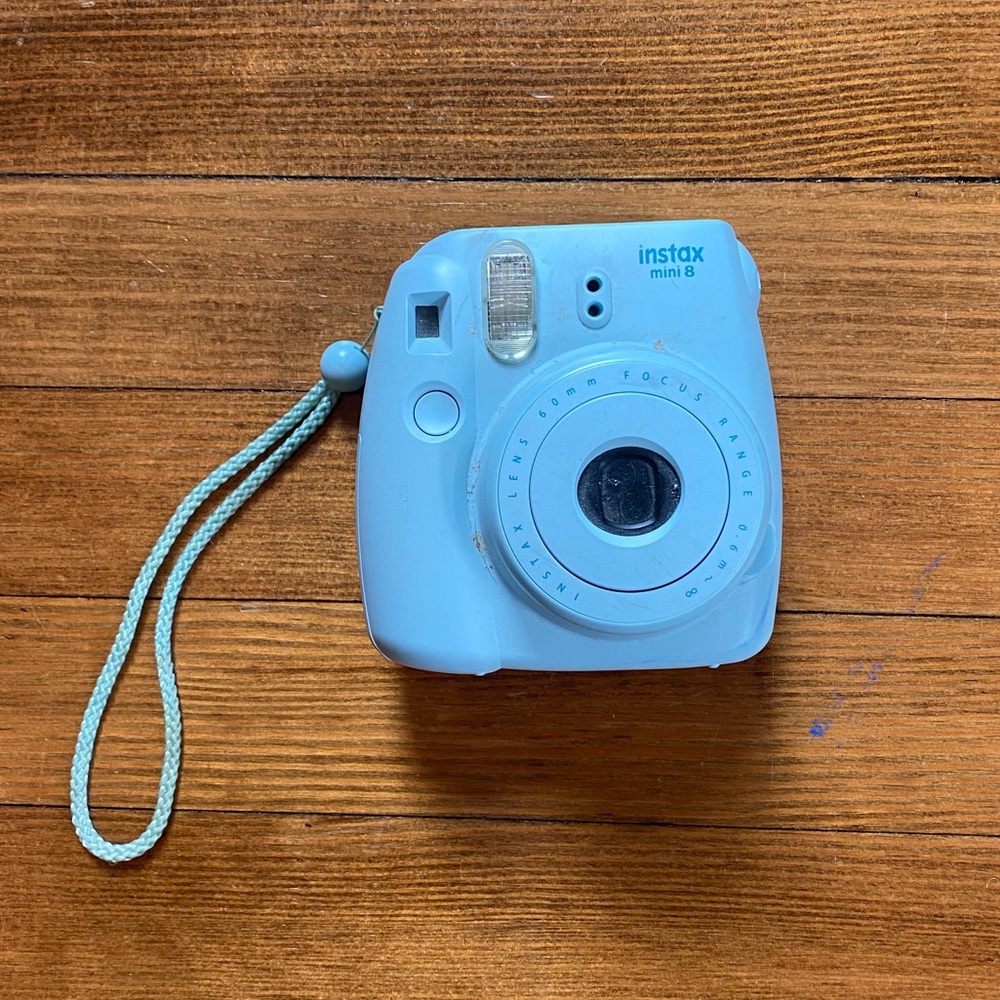 Instead Mini 8 Polaroid camera